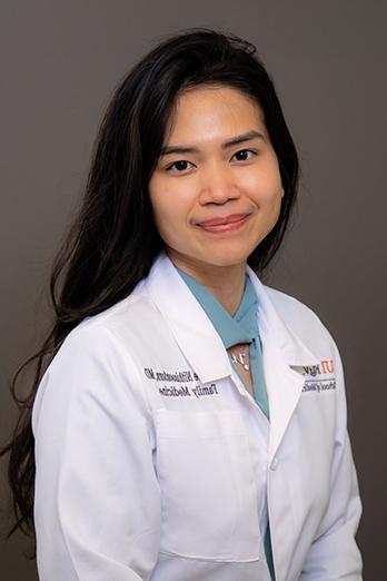 suzinee Nithisoontorn， MD